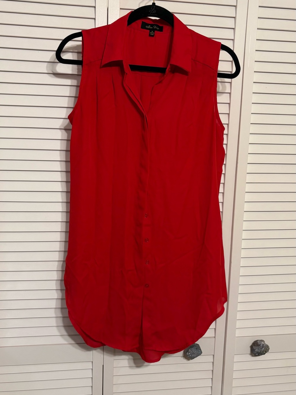 Melissa Paige Sleeveless Button-Front Blouse in Red